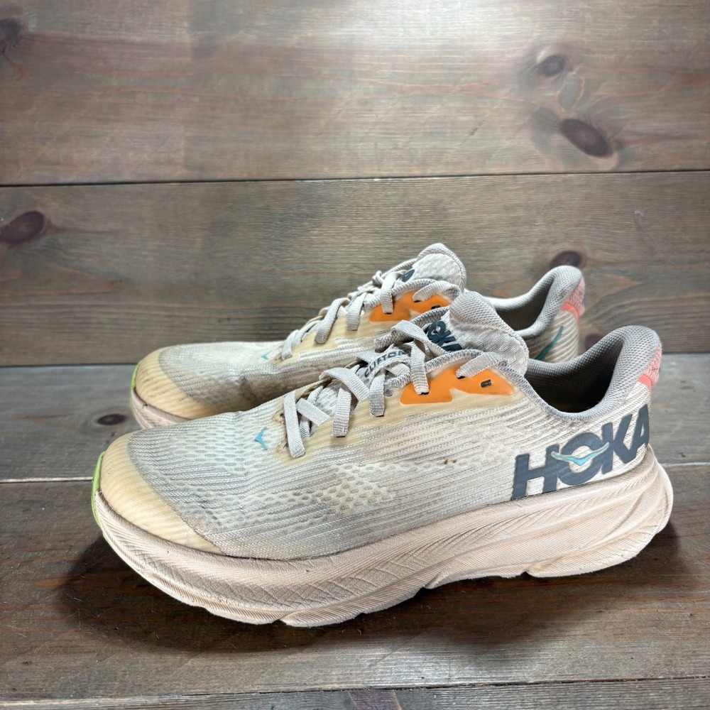Hoka Clifton 9 Boys size 4.5 shoes Beige Mesh Lace Up Lightweight running shoes